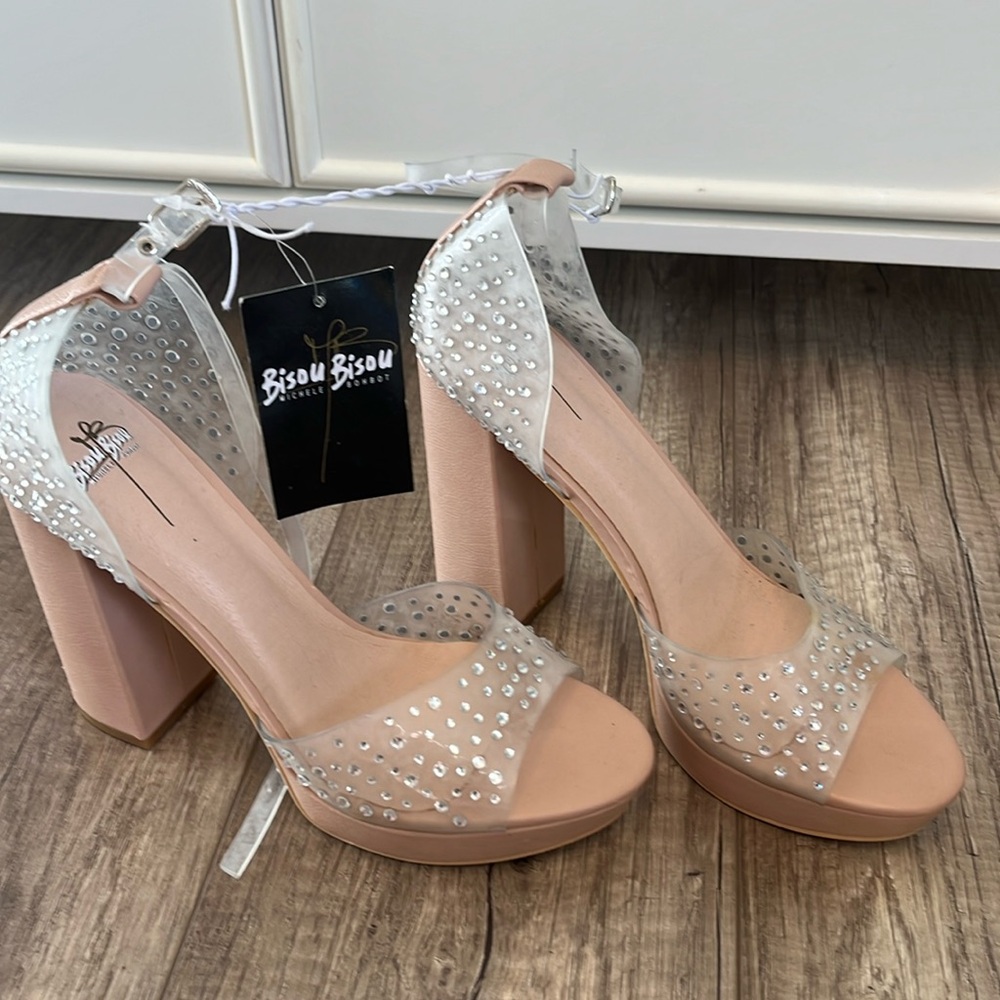 Bisou Bisou High Heel sandals size 6 New with Tags